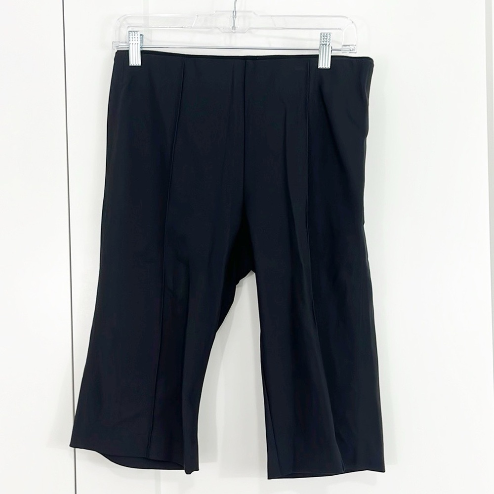 Athleta Medium Black Stretchy Pleated Capri Pants with Pocket